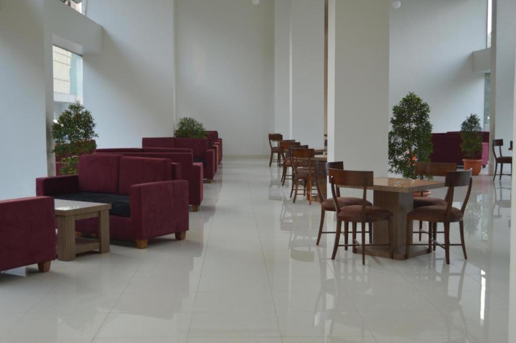 Win Grand Hotel Бекаси Екстериор снимка